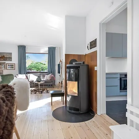 Villa Teresas Skønne Gamle Fiskerhus I Klintholm Havn