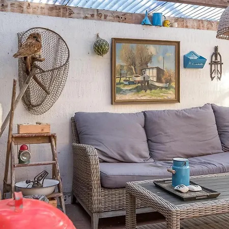 Villa Teresas Skønne Gamle Fiskerhus I Klintholm Havn Borre