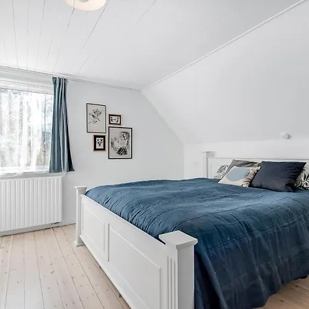 Teresas Skønne Gamle Fiskerhus I Klintholm Havn Villa