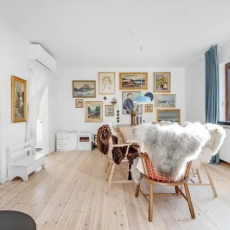 Teresas Skønne Gamle Fiskerhus I Klintholm Havn Villa *