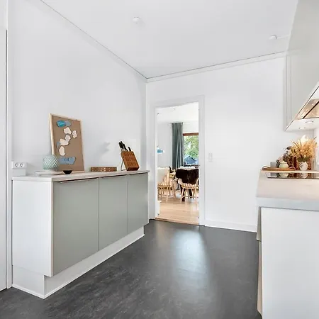 Teresas Skønne Gamle Fiskerhus I Klintholm Havn