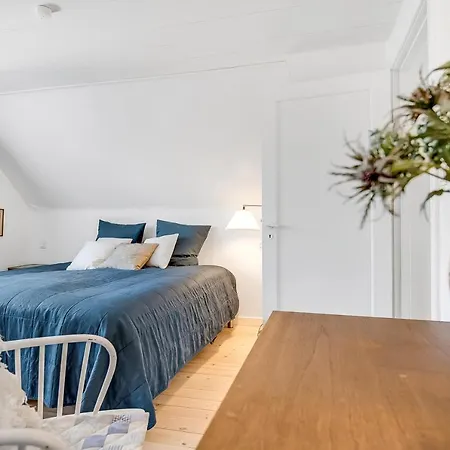 Villa Teresas Skønne Gamle Fiskerhus I Klintholm Havn